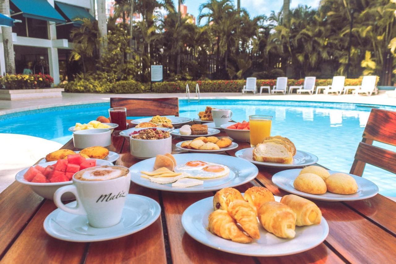 Hotel Barranquilla Plaza Exterior foto A typical Brazilian breakfast